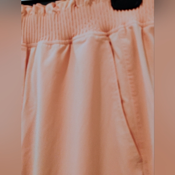 Lululemon High Rise Water Repellent Rufflel Waist Cropped Pant - Picture 5 of 9